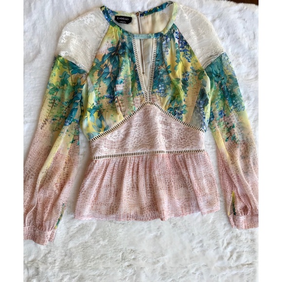 BEBE Two-Piece Set Short and Blouse - Picture 2 of 8